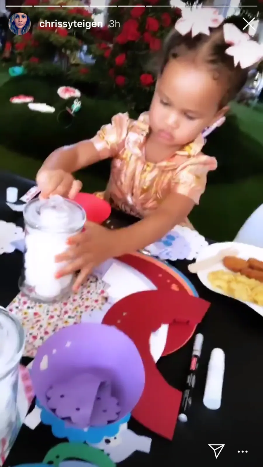 Kim Kardashian, chicago west, birthday party, alice in wonderland