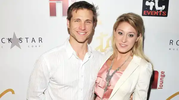 Jake Pavelka (L) and Viena Girardi