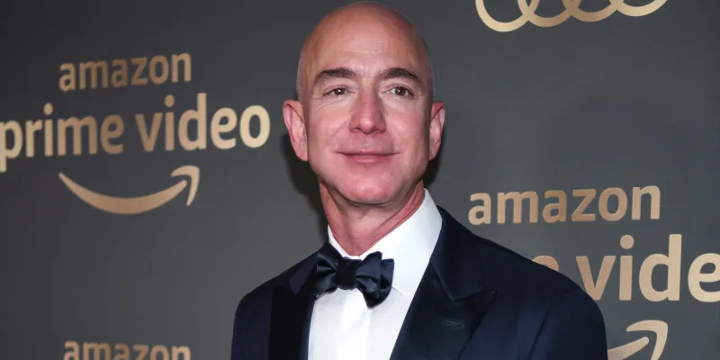 Jeff-Bezos-Ditches- Wedding-Ring-at- First-Public-Event-Since-Lauren- Sanchez-Affair- News