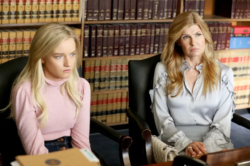 Julia-Garner-Connie-Britton-Dirty-JOhn-finale