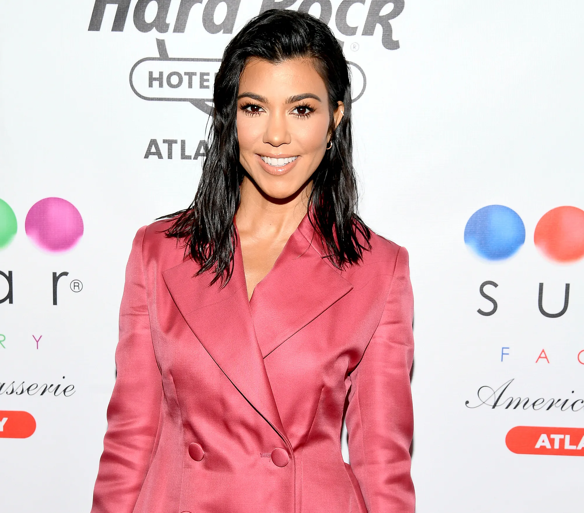 Kourtney-Kardashian-grocery-shopping-2