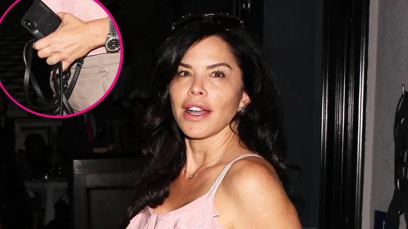 Lauren Sanchez Wearing Wedding Ring During Affair With Bezos?