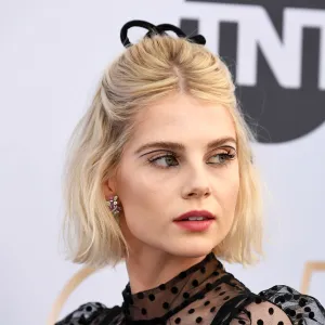 Lucy Boynton's Hairstylist Gave Us the Scoop on Her SAGS Hairstyle