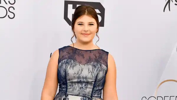 Mackenzie-Hancsicsak-girl-scout-cookies-sags