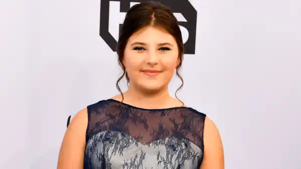 ‘This Is Us’ Star Mackenzie Hancsicsak Sells Girl Scout Cookies at SAG Awards