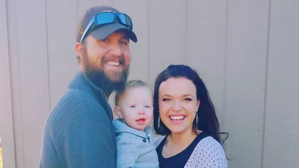 Maddie-Brown-and-Caleb-Brush-pregnant