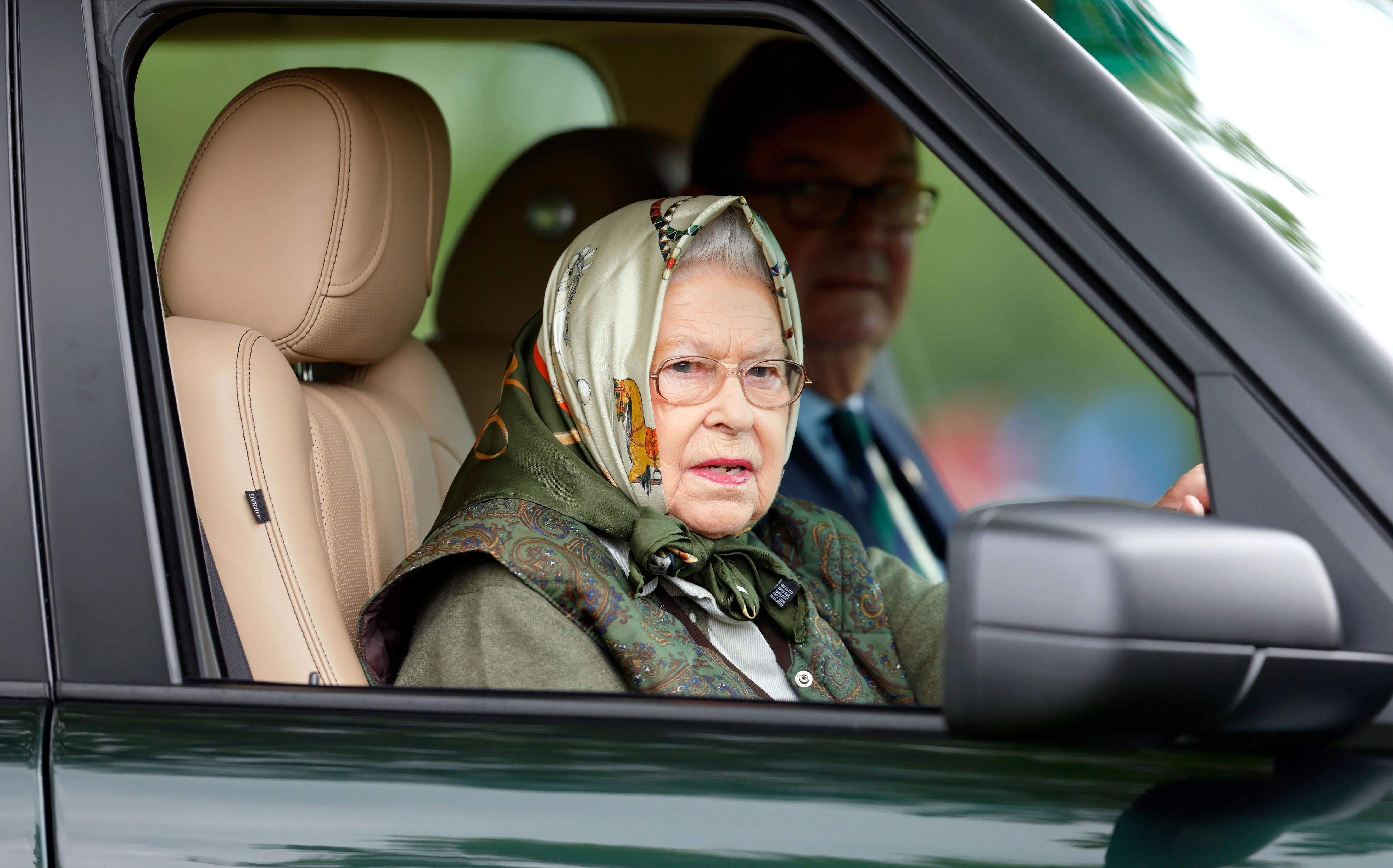 Queen-Elizabeth-II-Drives-Without-a-Seatbelt-1-Day-After- Prince-Philip-Car-Accident