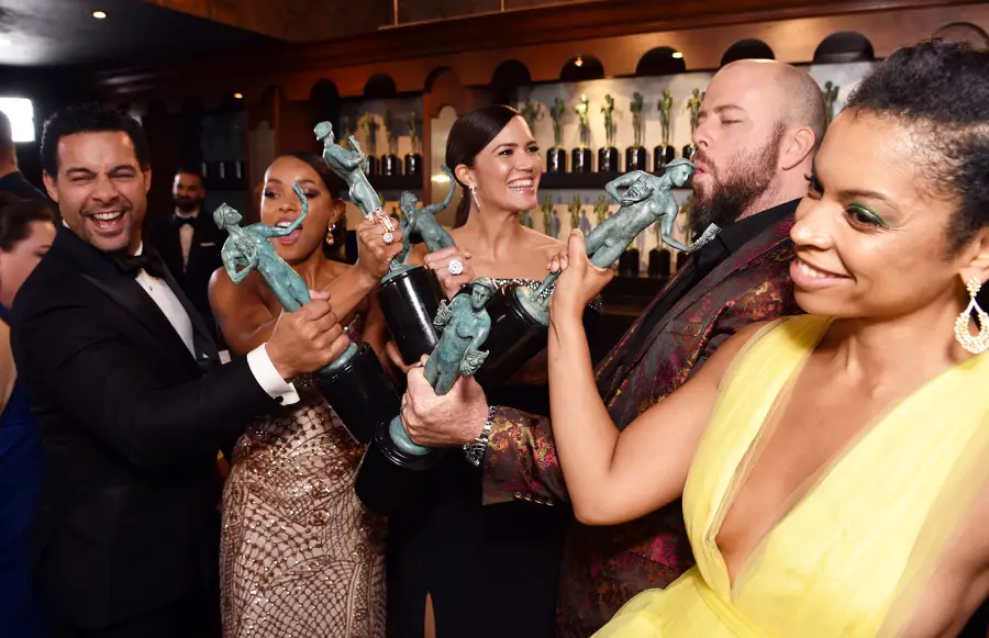 SAG Awards 2019 Inside Photos Jon Huertas Melanie Liburd Mandy Moore Chris Sullivan Susan Kelechi Watson