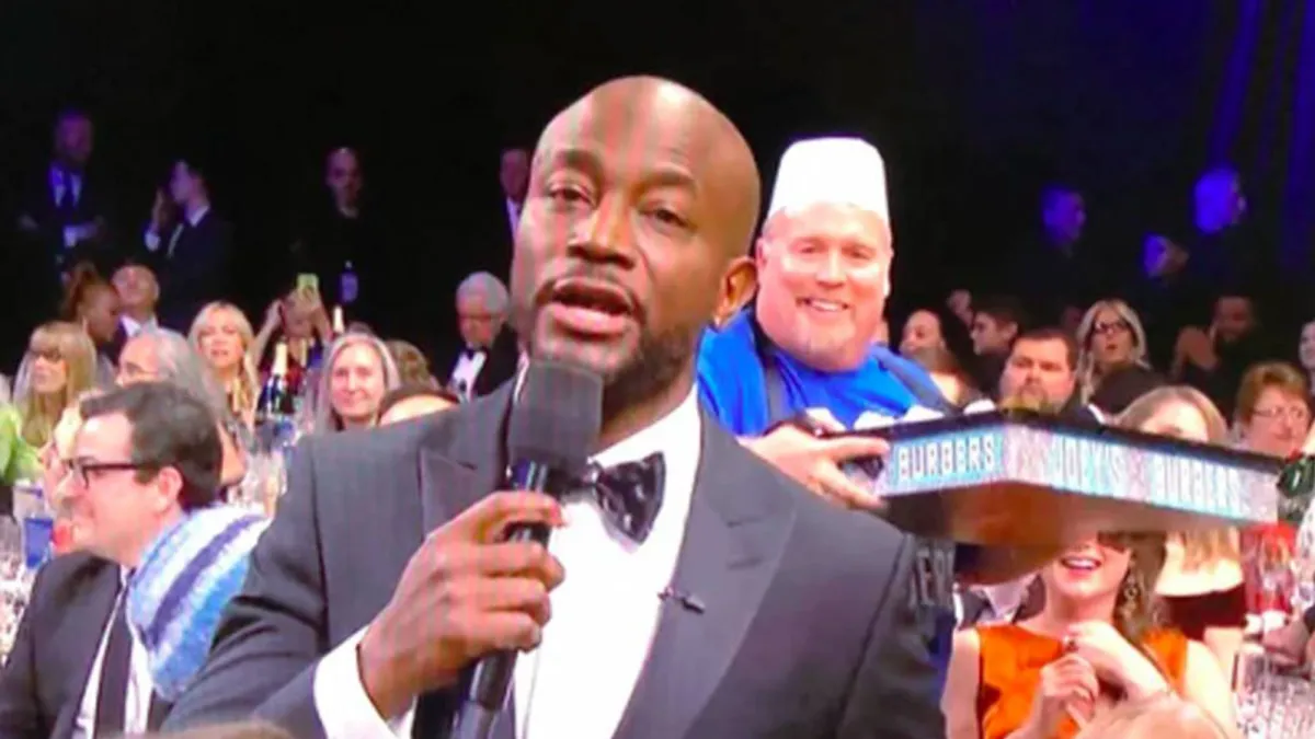 Taye Diggs Joey's Burgers Guy photobombing Critics' Choice Awards 2019