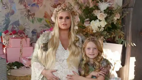 The Secret to Jessica Simpson's Baby Shower Maternity Look