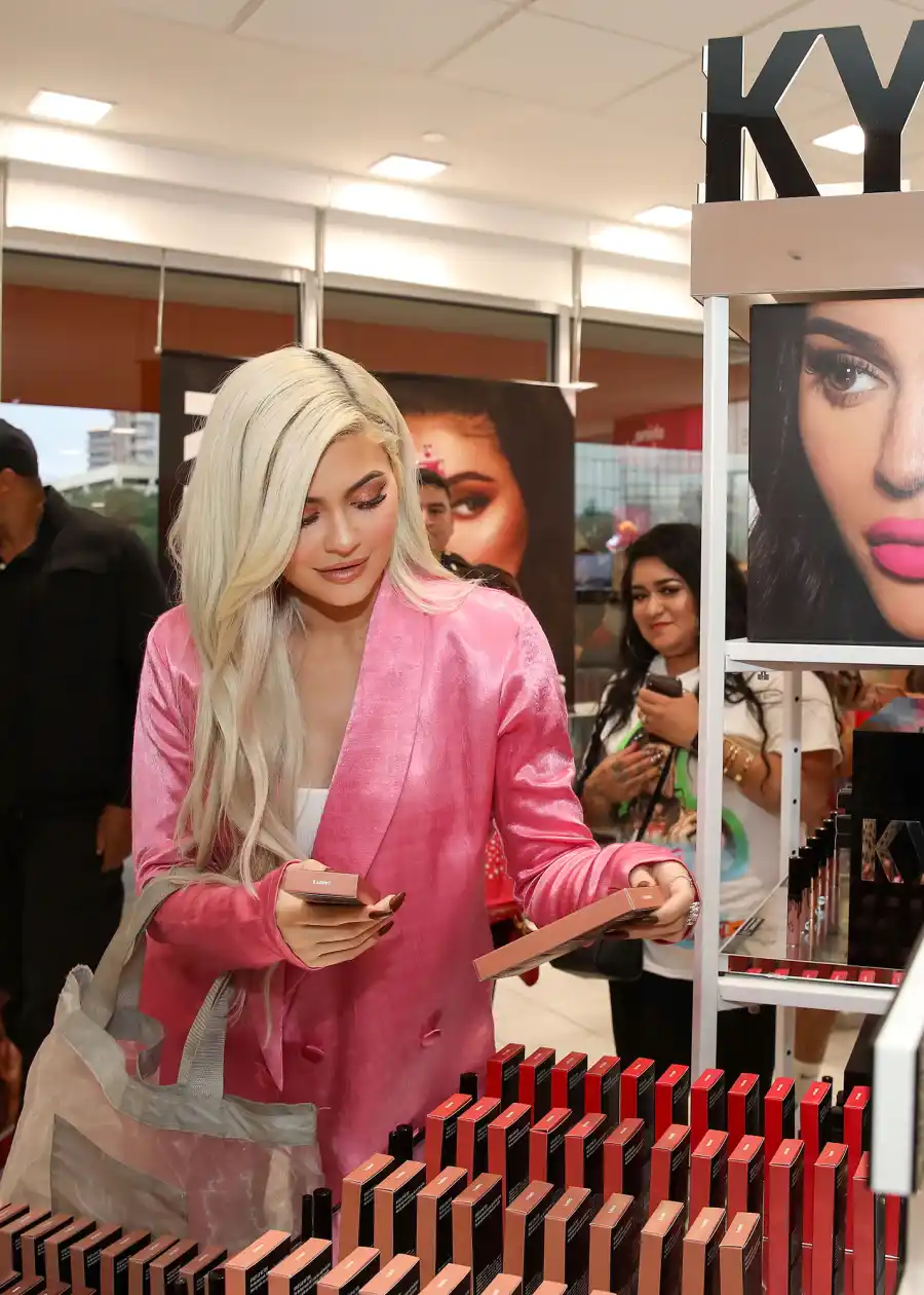 Things We Learned About Kylie Jenner From Her Postdates Account