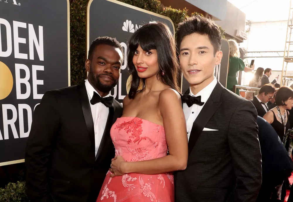 &lsquo;The Good Place&rsquo; Stars Rave About Ted Danson and &lsquo;Supermom&rsquo; Kristen Bell