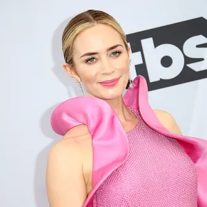 Emily Blunt The Hottest Hair and Makeup on the SAG Awards 2019 Red Carpet