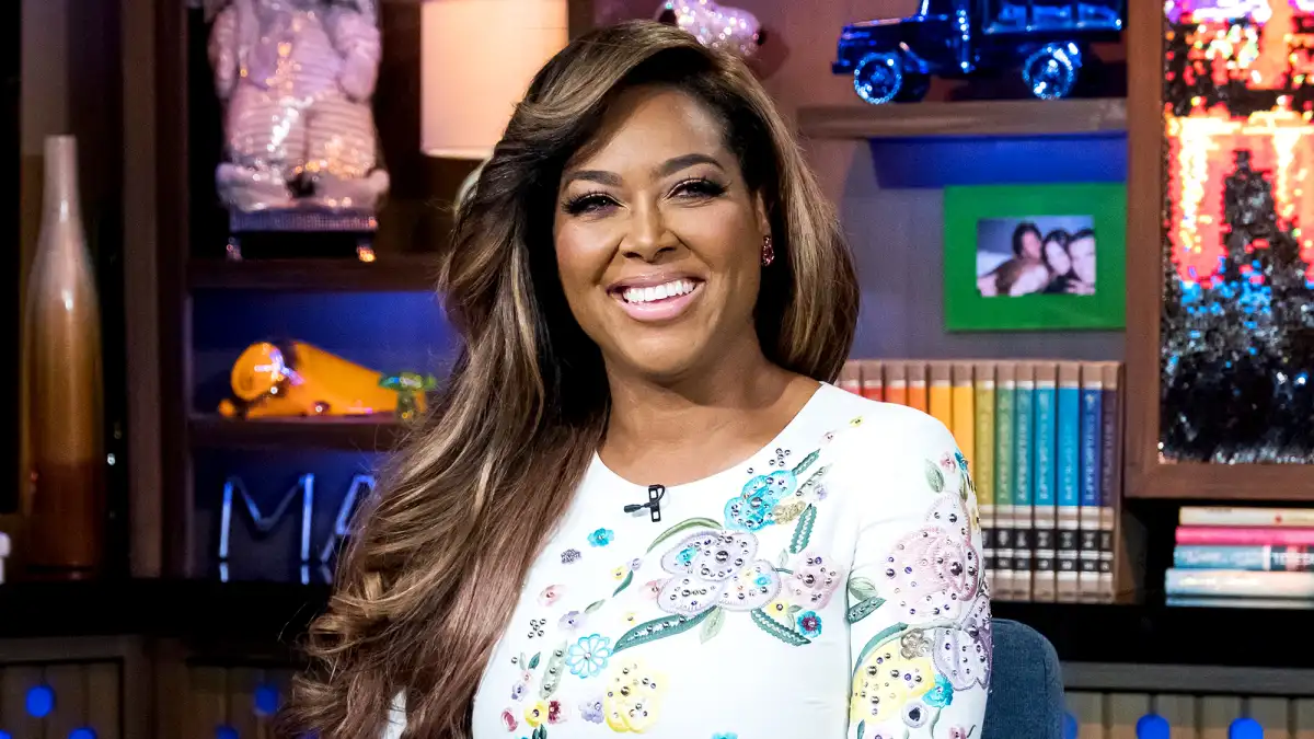 kenya-moore-hair-mom-trouble