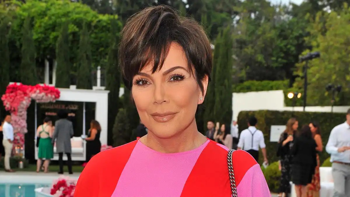 kris jenner looks just like kim bangs