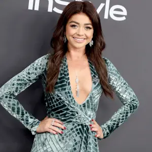 sarah-hyland-nip-slip-golden-globes-2019