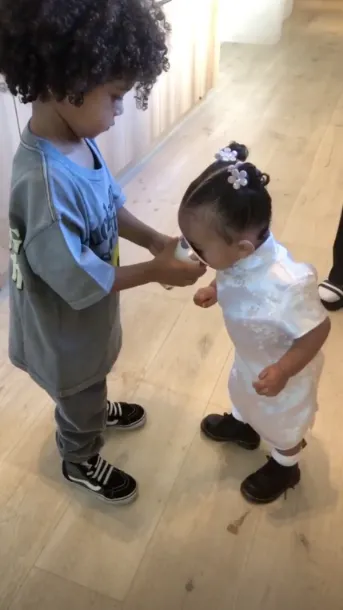 Kim Kardashian, chicago west, birthday party, alice in wonderland