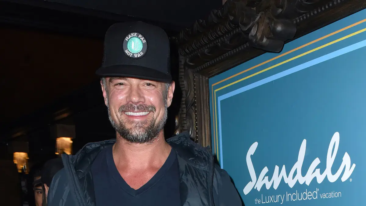 Online VIP Josh Duhamel