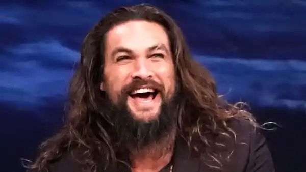 LOL! Girl Scout Cleverly Uses Shirtless Jason Momoa Photo to Sell Samoas