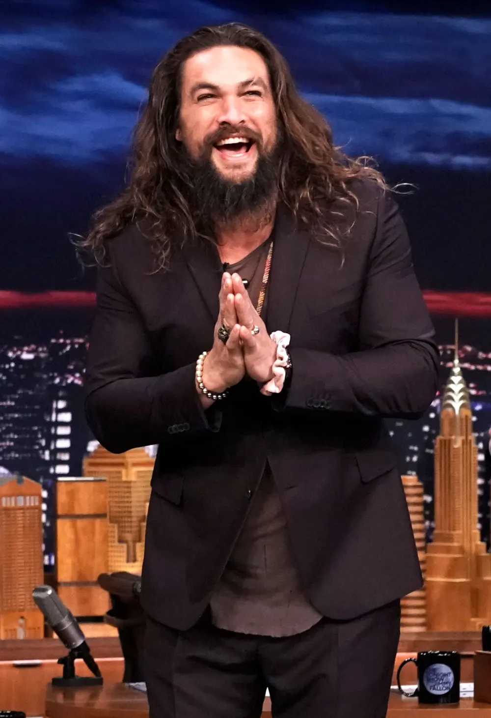 LOL! Girl Scout Cleverly Uses Shirtless Jason Momoa Photo to Sell Samoas