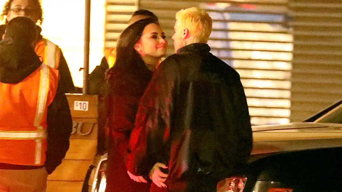 Henry-Levy-Demi-Lovato-valentines-day