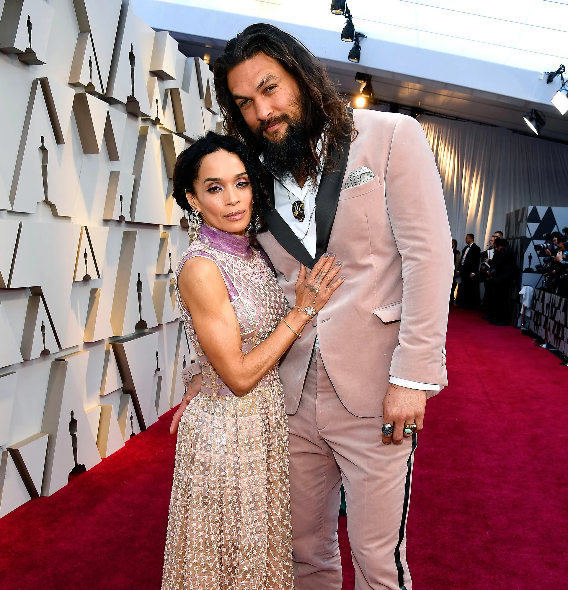 Jason Momoa Oscars 2019 Girl Scout Cookie