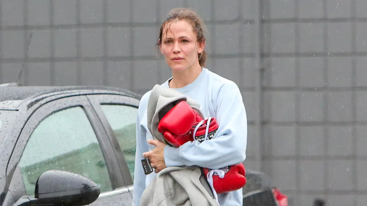 Jennifer Garner Boxes It Out on Valentine's Day