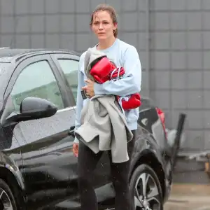 Jennifer Garner Boxes It Out on Valentine's Day