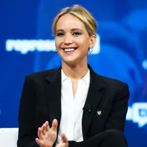 An Even Closer Look at Jennifer Lawrence's Giant Engagement Ring Reveals More Details