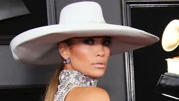 Get Tressed With Us¹ Podcast: Jennifer Lopez¹s Hairstylist Breaks Down Her 2019 Grammys Beauty Looks