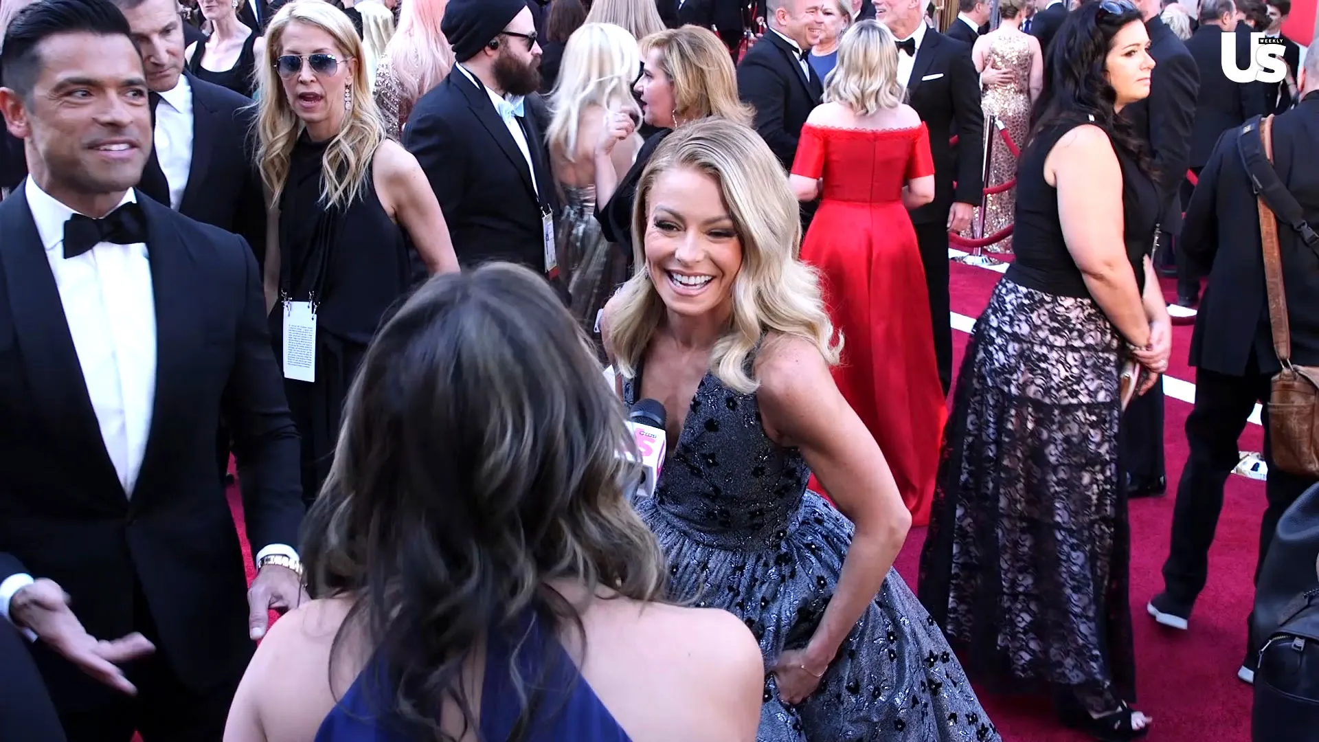 Oscars 2019 Watch Kelly Ripa, Angela Bassett and More Fangirl Over Their Favorite Celebrities 