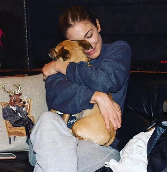 LeAnn Rimes Pays Tribute to Dog Eveie After Coyote Attack