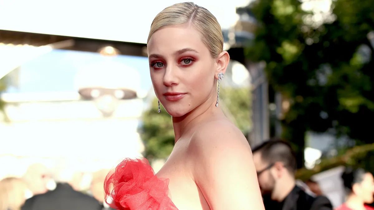 Lili Reinhart Starts Therapy Again for Anxiety, Depression