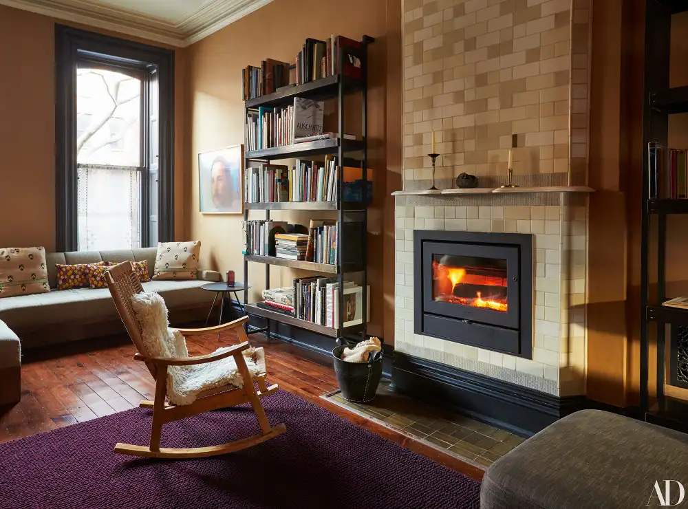 Maggie Gyllenhaal Shares Photos of Her Replica Luxury Handbag