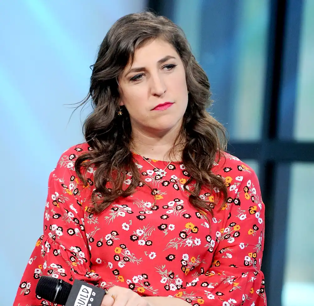 Mayim-Bialik-Slams-United-Airlines-Flight-Attendant