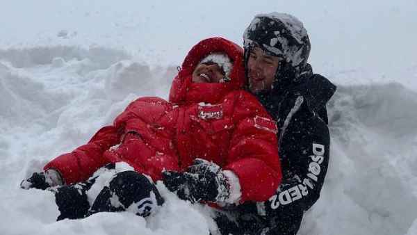 Nick-Jonas-and-Priyanka-Chopra-Super-Bowl-Weekend