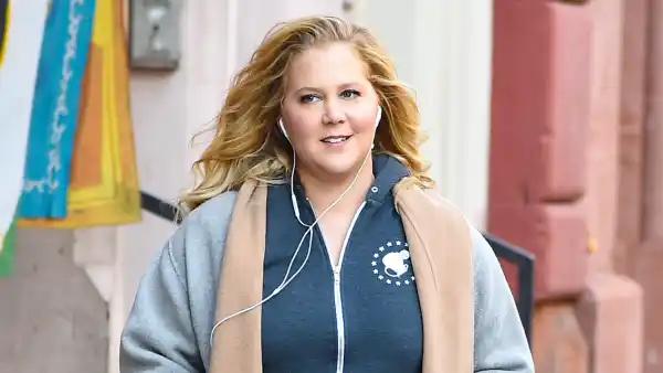 Pregnant Amy Schumer Hilariously Joins Mardi Gras Practice in New Orleans and Shows Off Her Dance Moves