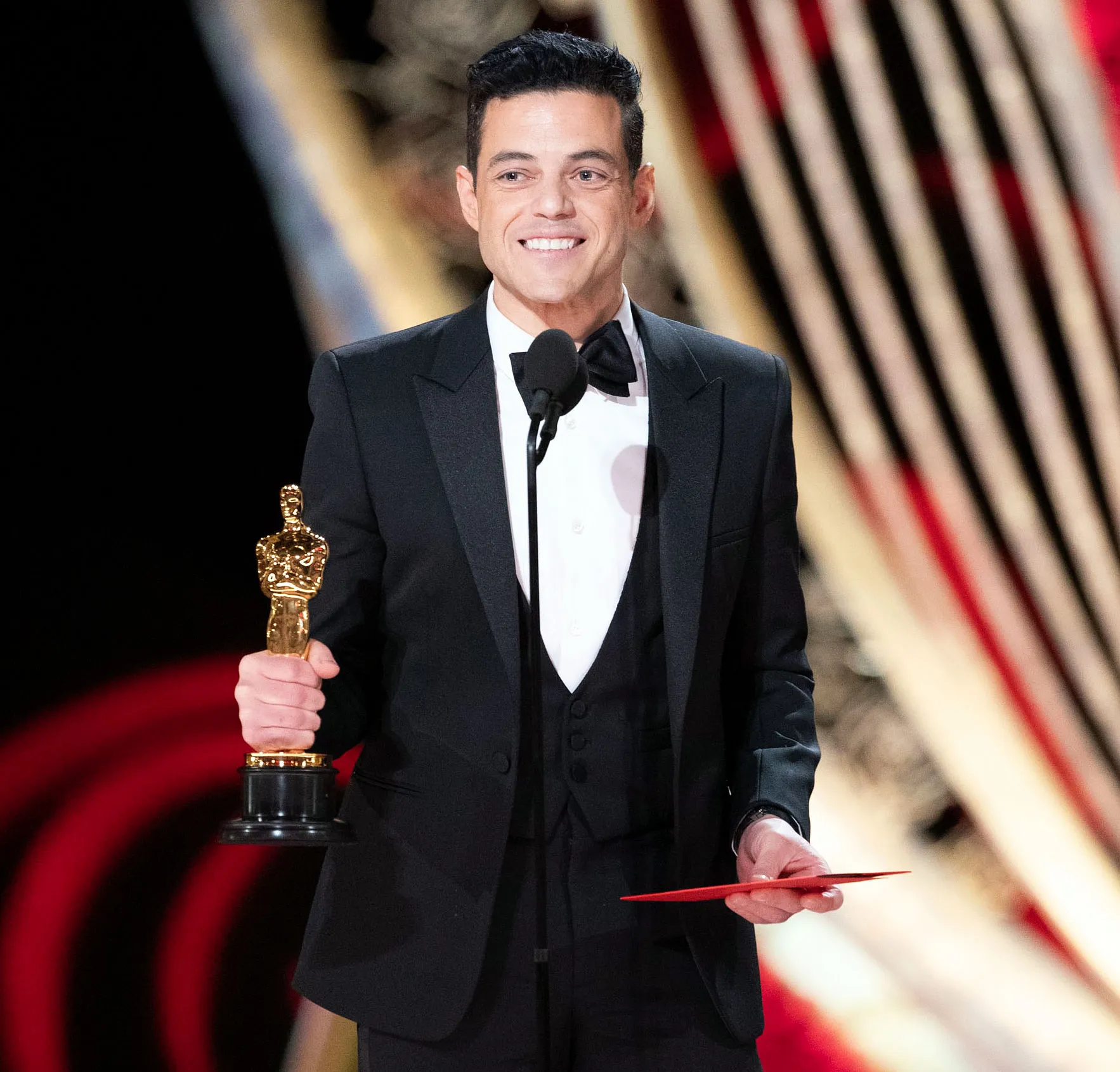 Rami Malek Tumbles Off Stage Best Actor Win Oscars 2019