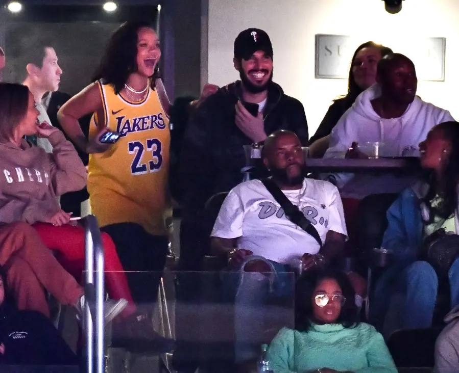 Rihanna Celebrates Her Birthday With Her Boyfriend at Lakers Game