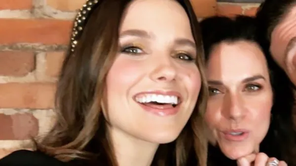 Sophia-Bush-and-Hilarie-Burton-Help-a-Couple-Get-Engaged