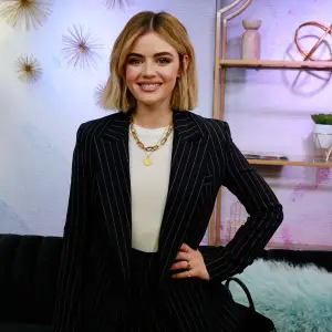 What's In My Bag - Lucy Hale