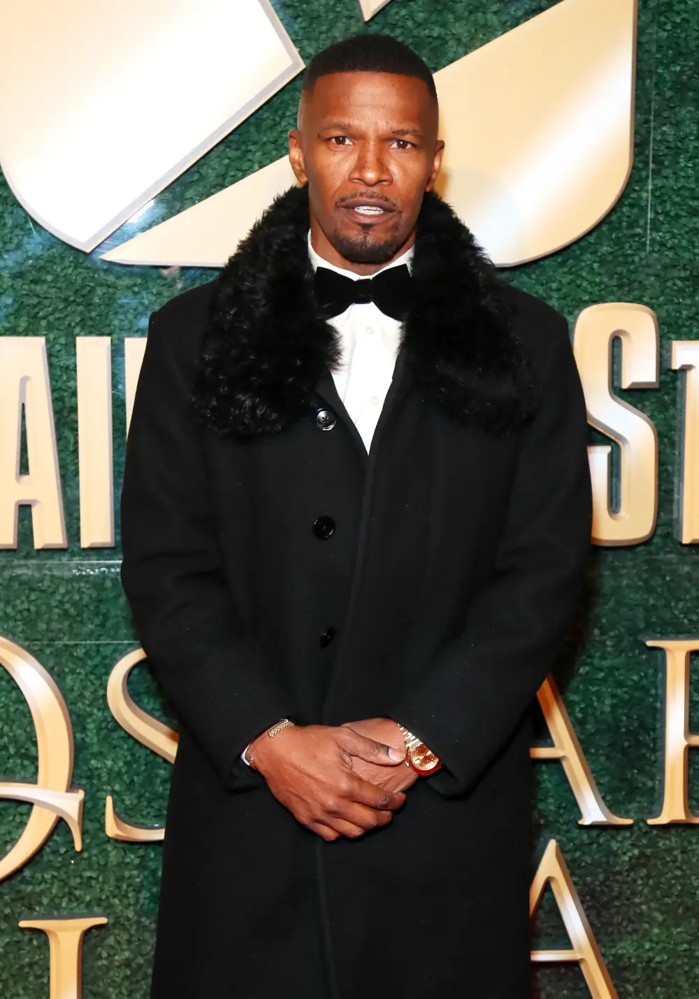 Jamie Foxx Says He&rsquo;s Single at Charity Oscars Gala