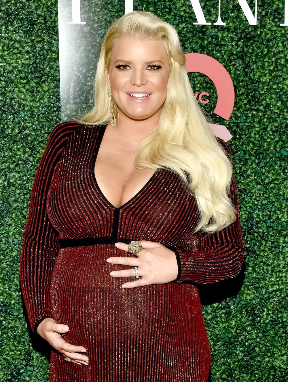 jessica-simpson-pregnancy-baby-bump