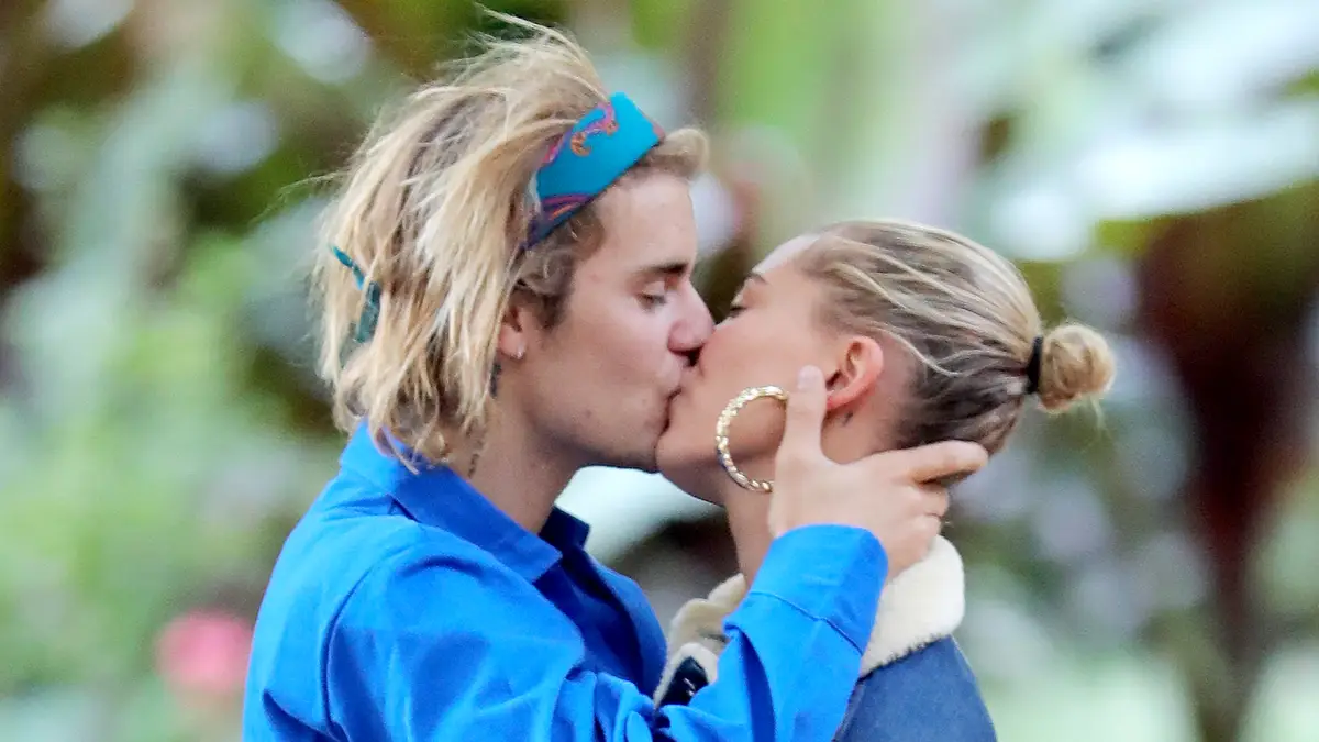 justin-bieber-hailey-baldwin-makeout-nyc-spa