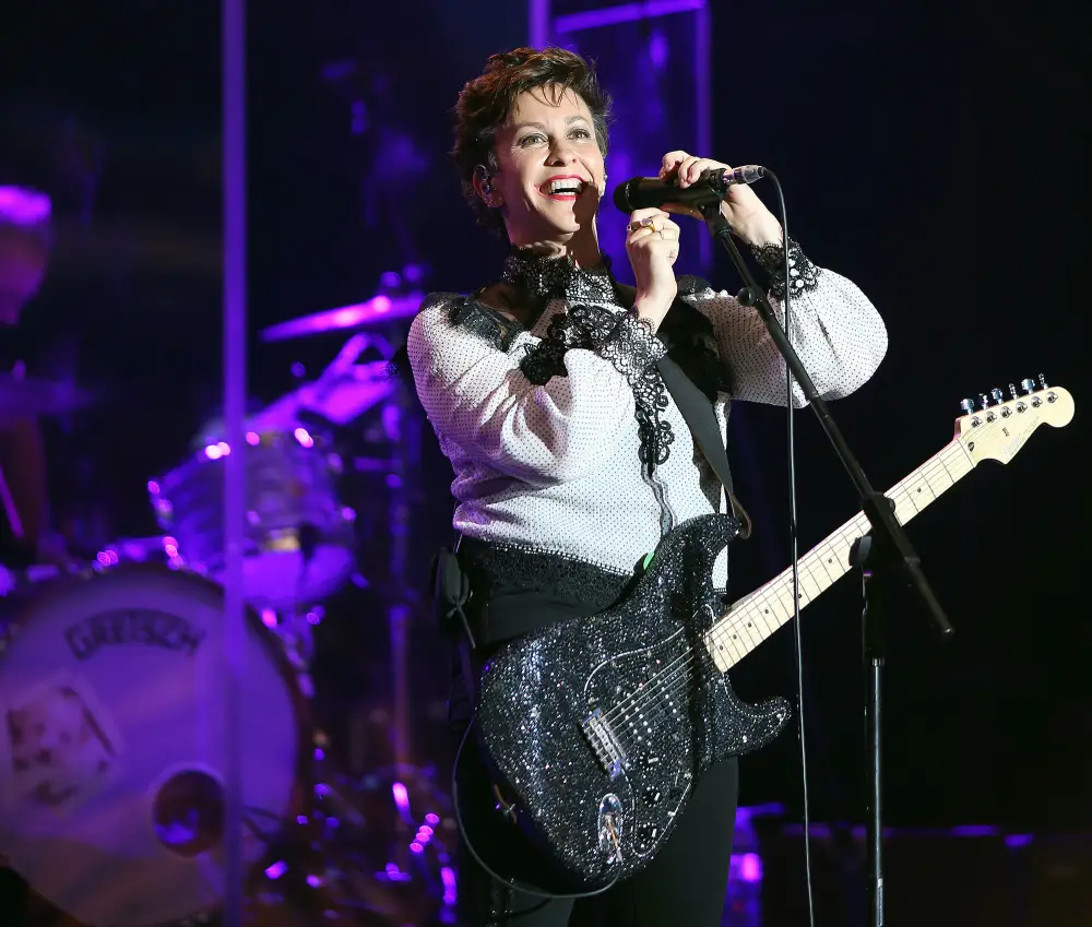 Alanis Morisette Announces She&rsquo;s Pregnant With Third Child