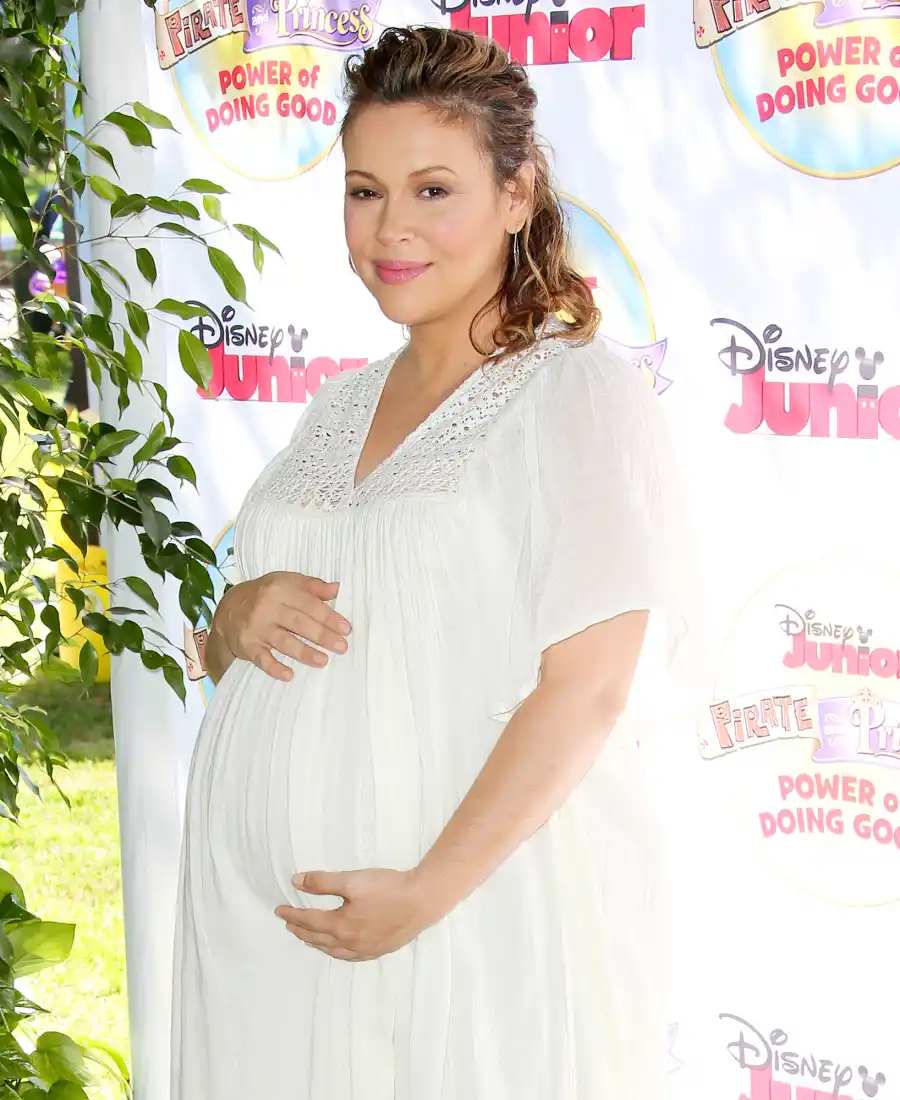 Alyssa-Milano-pregnant
