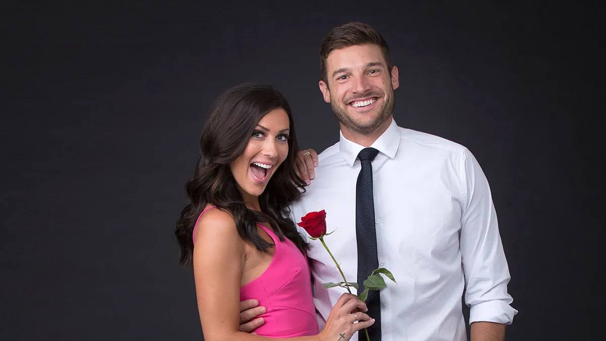 Becca Kufrin Celebrates 1-Year Anniversary of Meeting Garrett on 'Bachelorette'