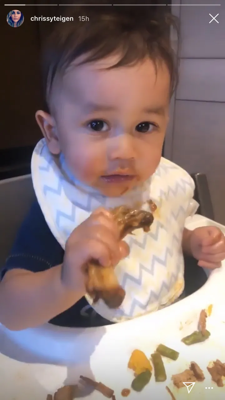 Chrissy Teigen Shows Off Huge Sunday Night Feast Cooked By John Legend, Jokes &lsquo;Life Is Short&rsquo;
