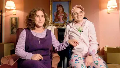 Dee-Dee-Blanchard-(Patricia-Arquette),-Gypsy-Rose-Blanchard-(Joey-King)-The-Act