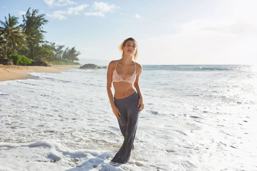 Hailey Baldwin Date Night Outfit Justin Bieber